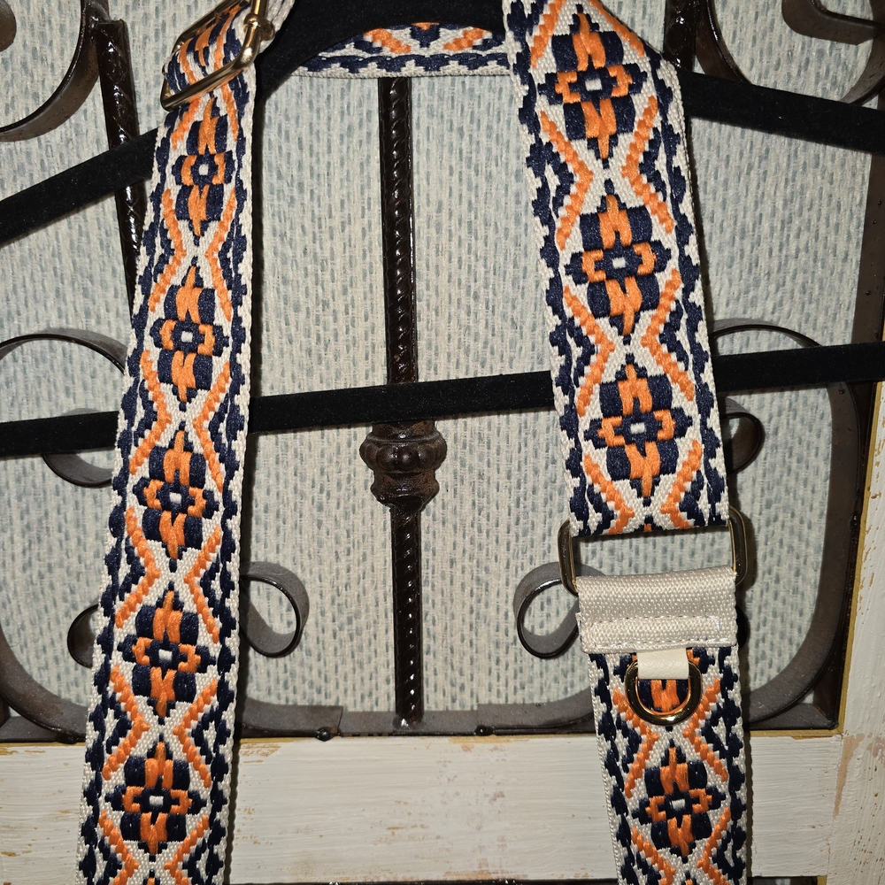 Stylish Cream Crossbody Bag with Aztec Patterned Strap - Picture 3 of 5